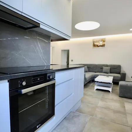 Wave House * Sarandë