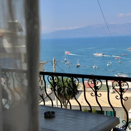 Wave House * Sarandë